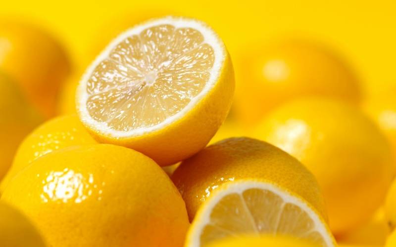 Обои Половинка желтого лимона