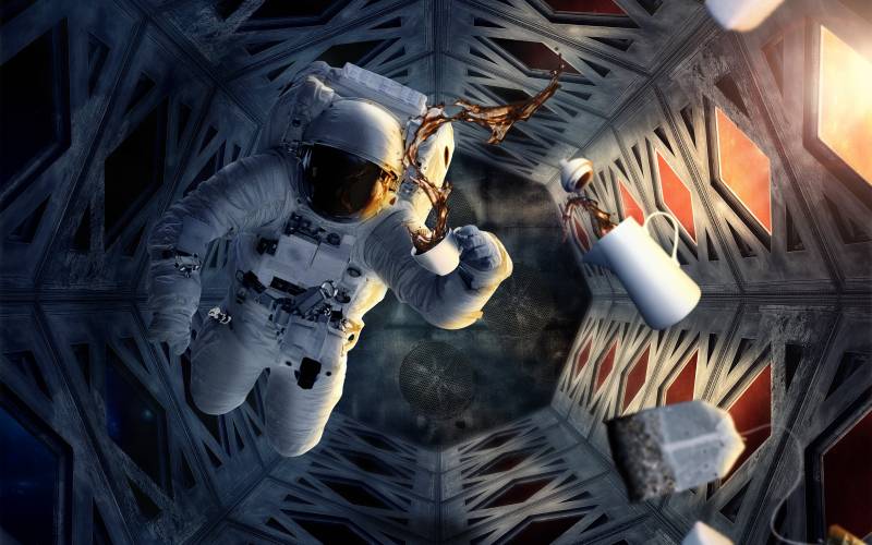Обои астронавт с чашкой кофе