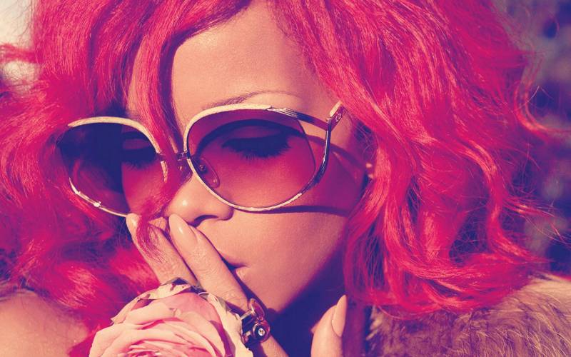 Обои Rihanna с красными волосами