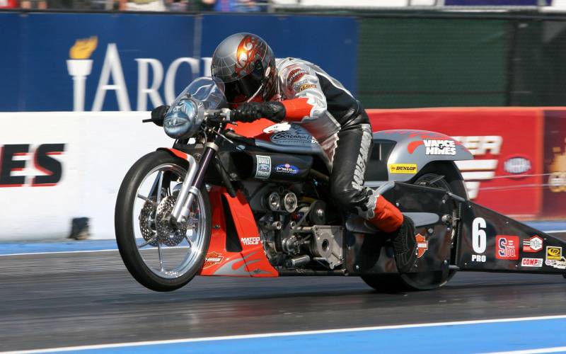 Обои Harley-Davidson Screamin Eagle NHRA DragRacing