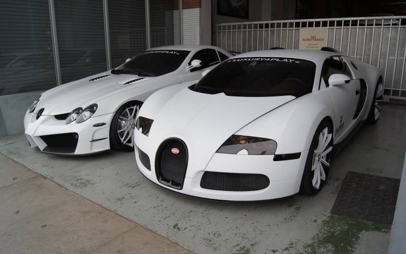 Обои bugatti veyron and mercedes-bens slr mclaren