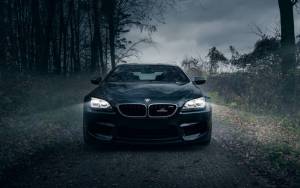 Черный BMW M6 Dark Knight Edition